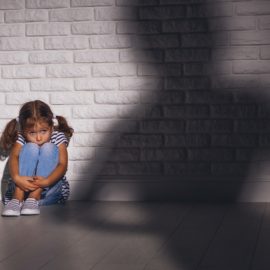 Narzisstische Eltern – Schwere Kindheit mit Spätfolgen