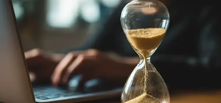 Dauer einer Psychotherapie - Bild einer Sanduhr (Foto: © mila103, Adobe Stock)